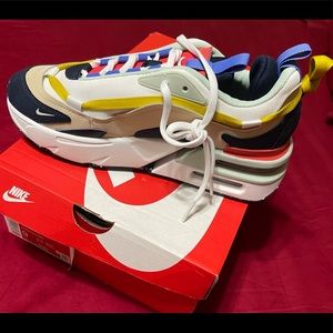 COPY - NIKE AIR MAX Furyosa. Size 9. Women.